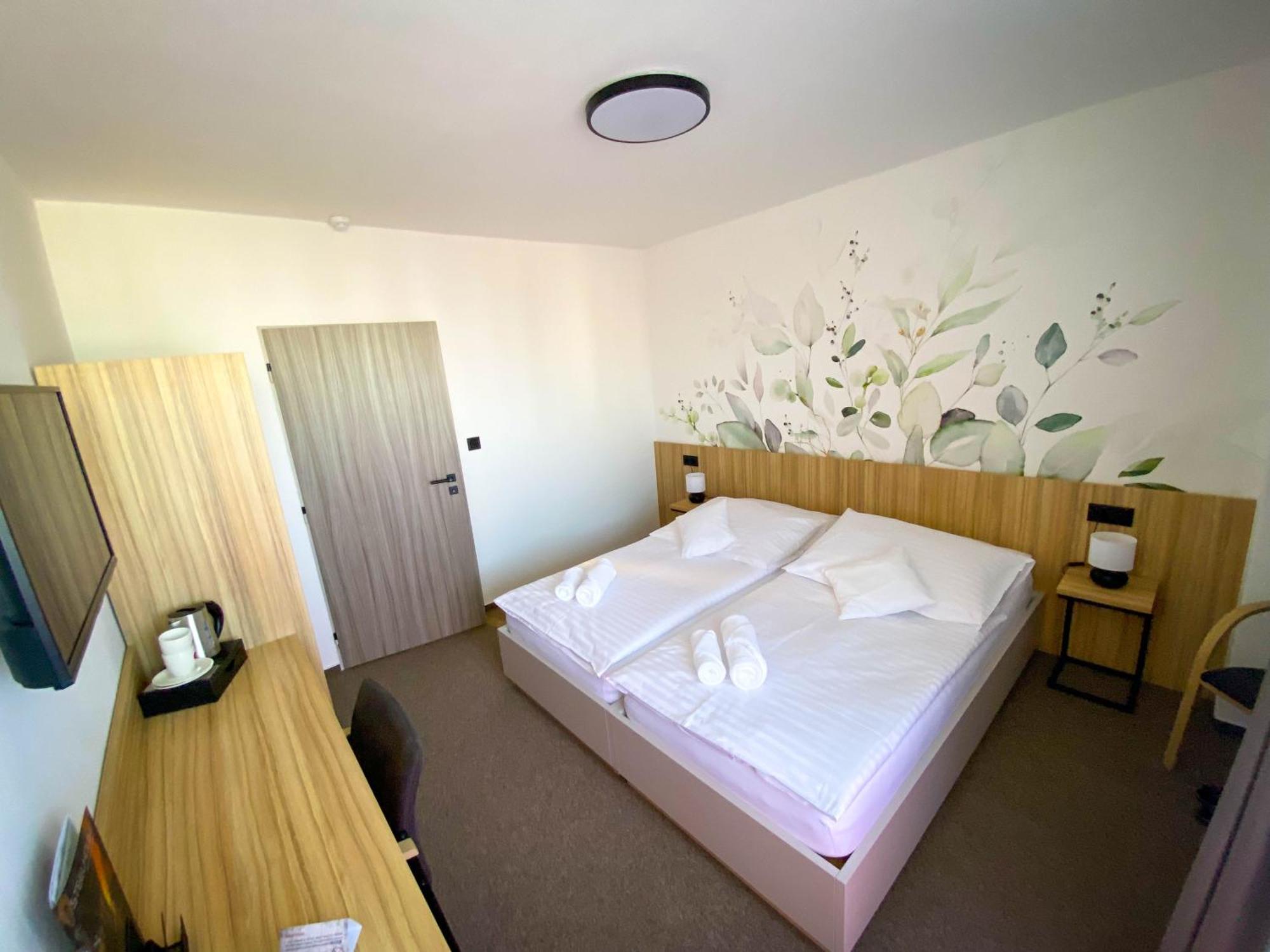 Steelhouse Hotel Тршинец Экстерьер фото