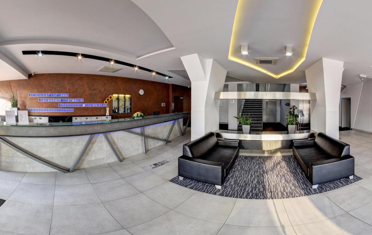 Steelhouse Hotel Тршинец Экстерьер фото